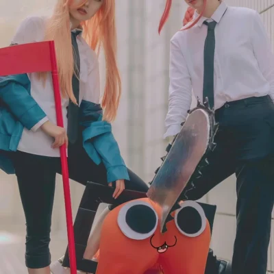 Chainsaw Man cosplay meme with Makima and Power threatening Pochita